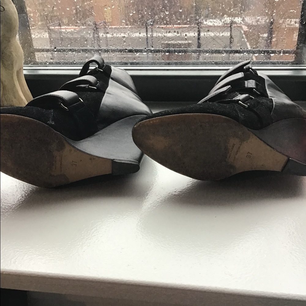 Isabel Marant pony hair lace-up boots - Picture 5 of 5